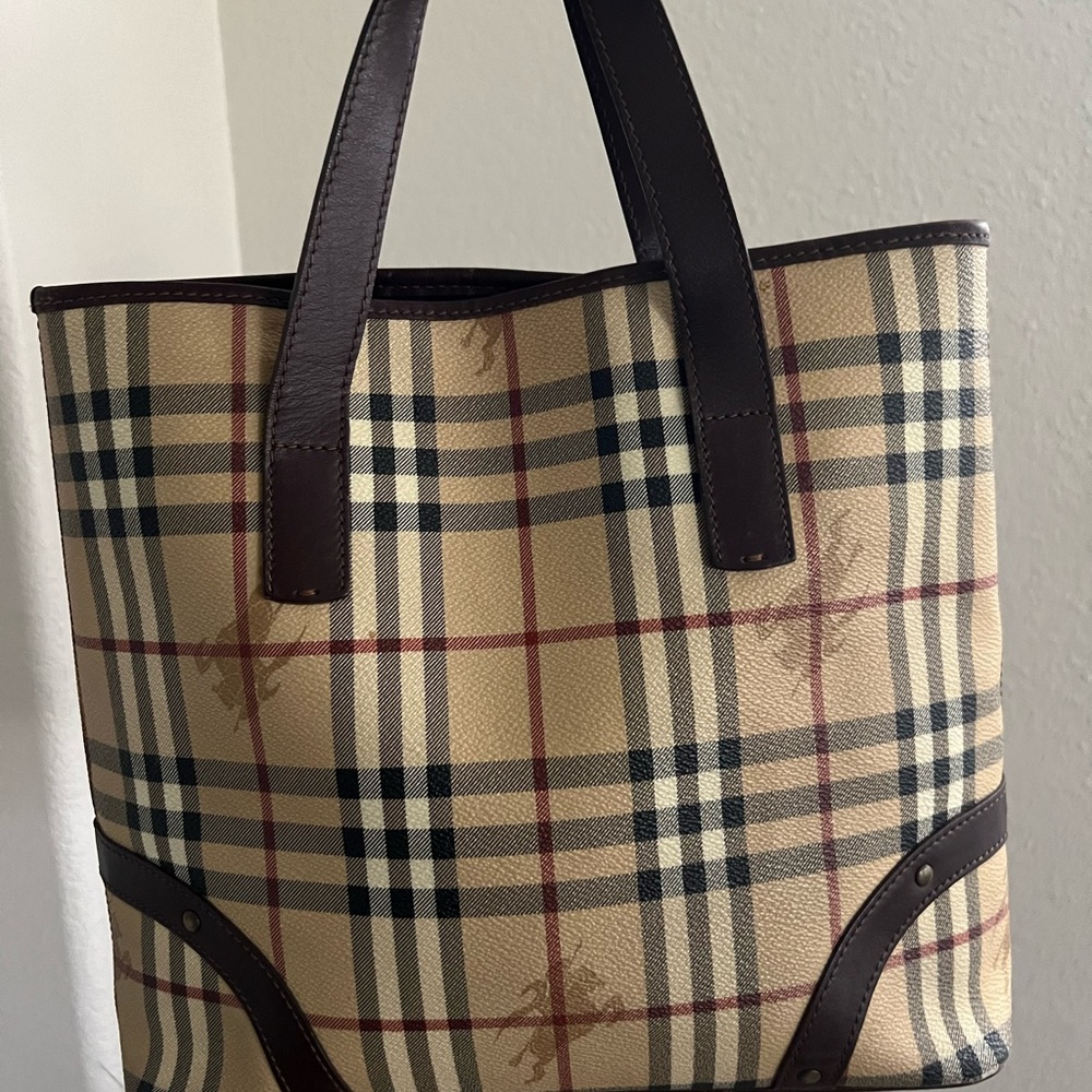 Burberry Full Leather , short handle, Medium size - Picture 12 of 13